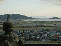 本堂より国東半島を望む