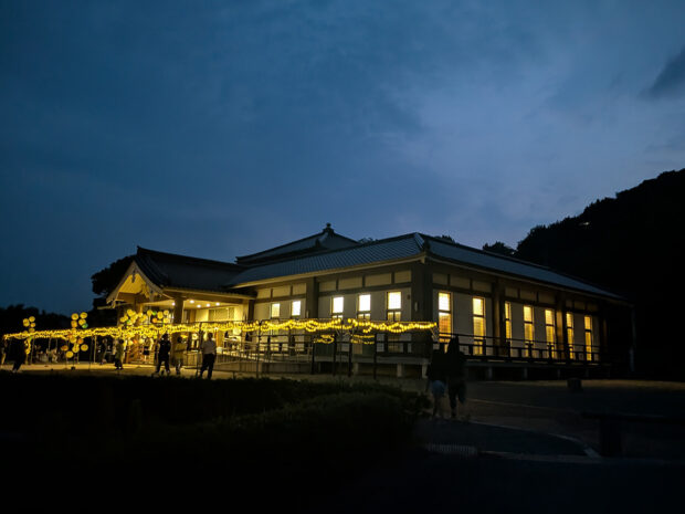 千燈夜 霊明殿全景