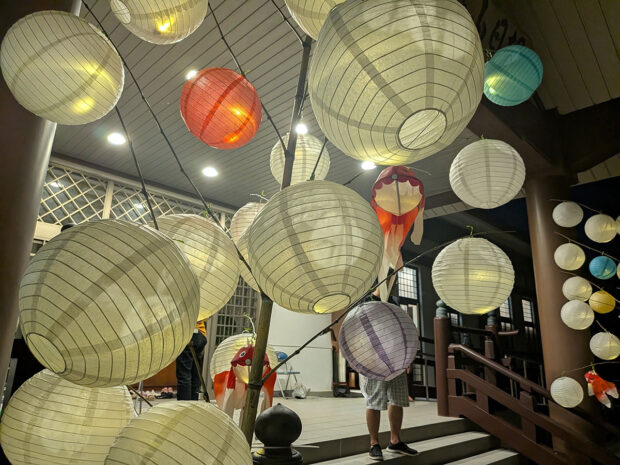 千燈夜 霊明殿玄関